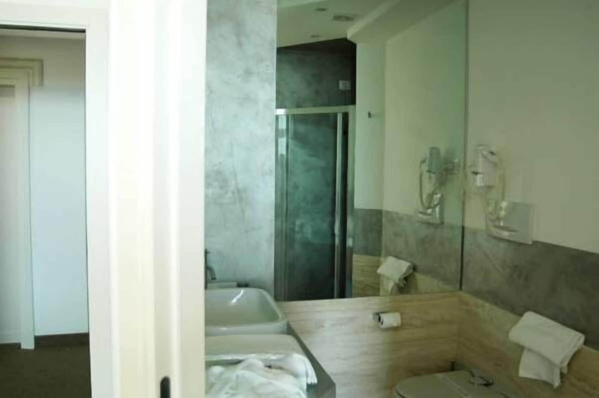 Hotel Excelsior Vasto Exterior photo