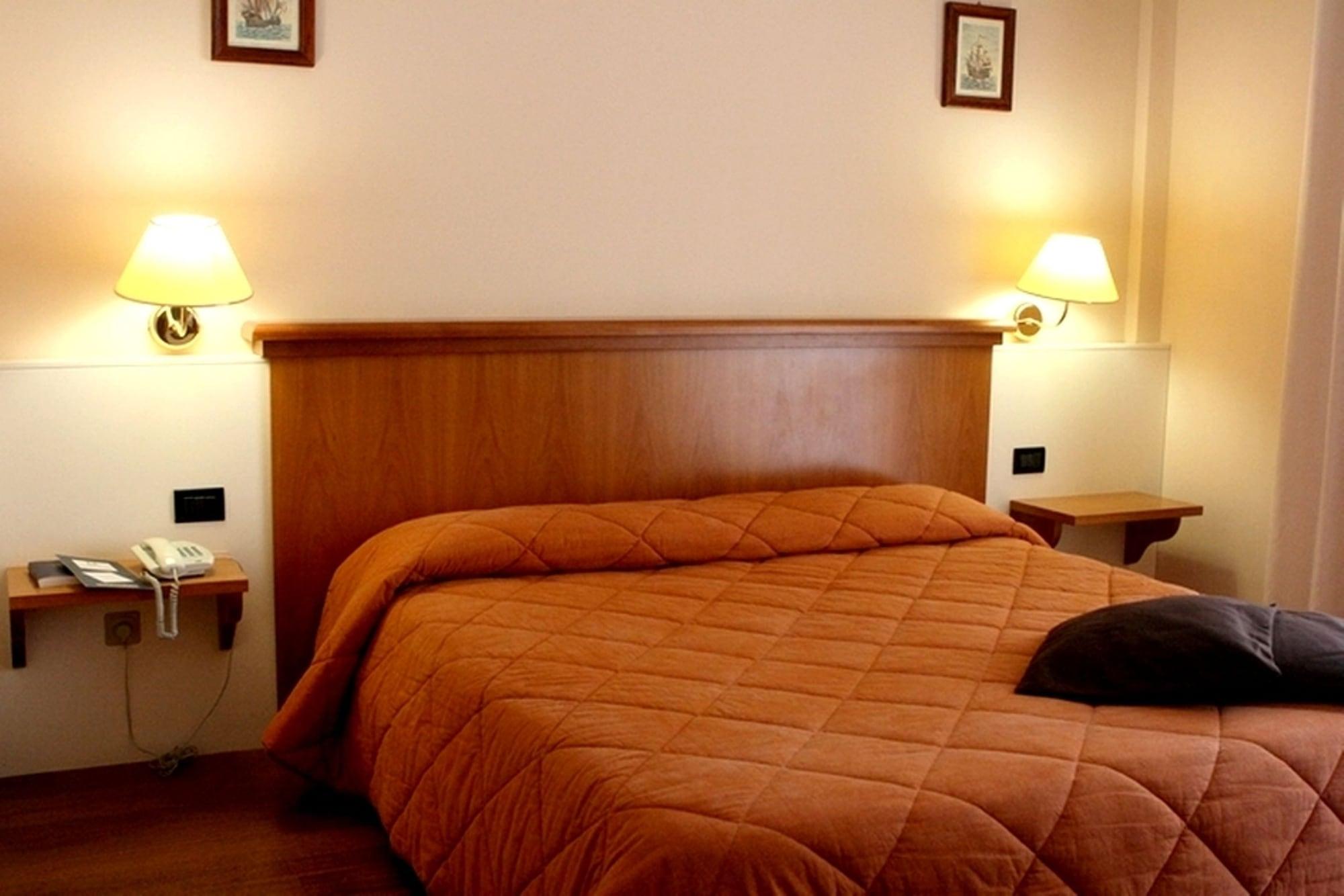 Hotel Excelsior Vasto Exterior photo