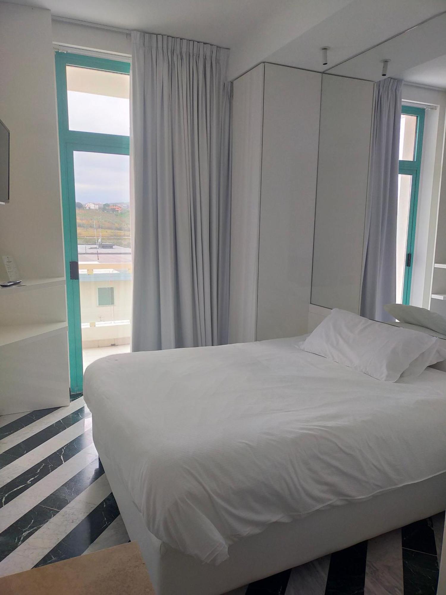 Hotel Excelsior Vasto Exterior photo