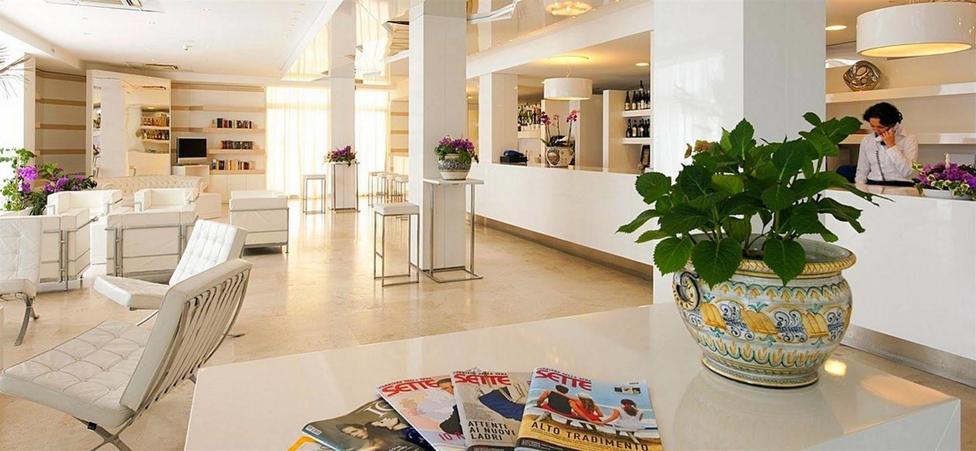 Hotel Excelsior Vasto Exterior photo
